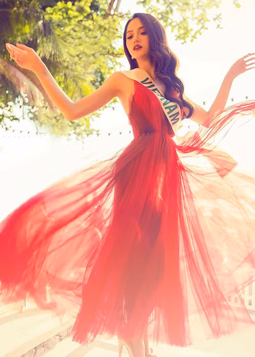 Sau khi đăng quang, Hương Giang nhận được vô số lời chúc mừng từ fans và đồng nghiệp. Ảnh: FBNV