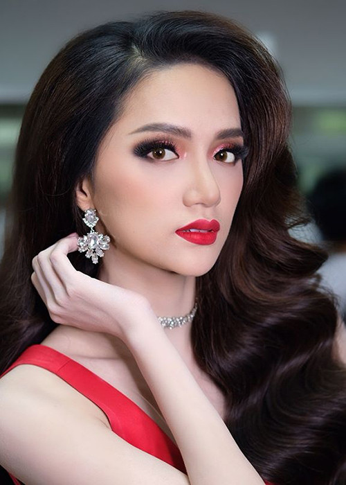 Hình ảnh Hương Giang Idol đẹp không tỳ vết khi tham gia đấu trường nhan sắc quốc tế dành cho người chuyển giới.