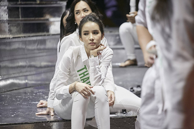 Đại diện Thái Lan tranh thủ nghỉ ngơi trong lúc chờ đến lượt tập luyện.