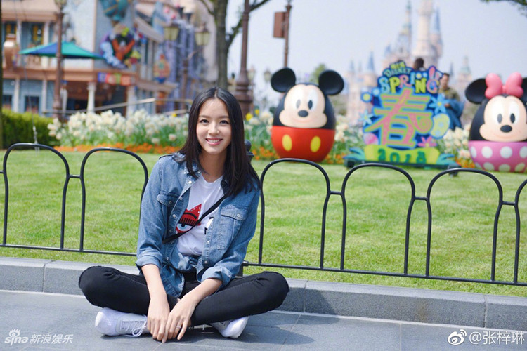 Trên trang cá nhân, Hoa hậu Thế giới 2007 bày tỏ cô đã có một ngày sinh nhật khó quên. Ảnh: Sina