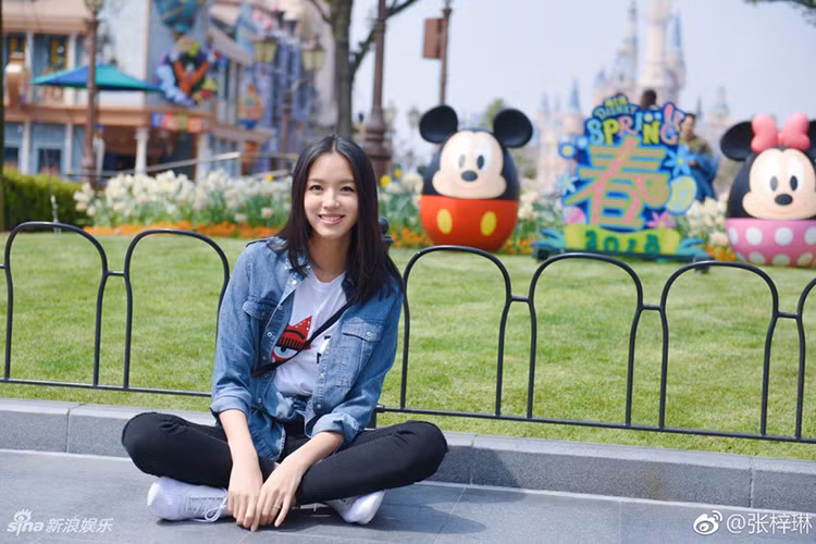 Trên trang cá nhân, Hoa hậu Thế giới 2007 bày tỏ cô đã có một ngày sinh nhật khó quên. Ảnh: Sina