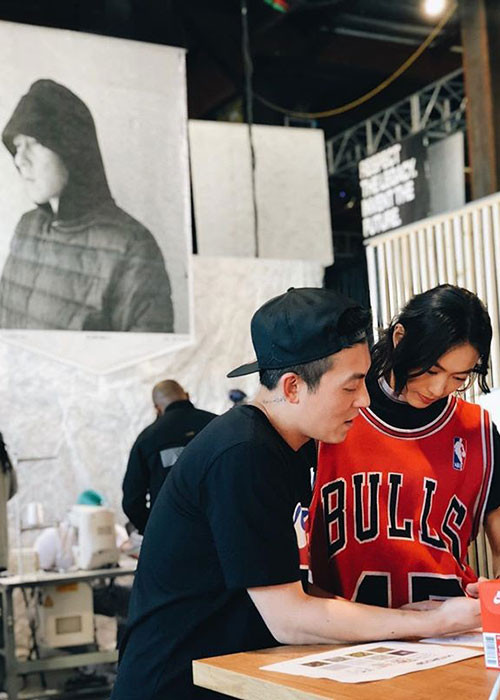 Trần Quán Hy cũng hết lòng ủng hộ Tần Tư Bồi trở lại làm người mẫu sau khi sinh con.