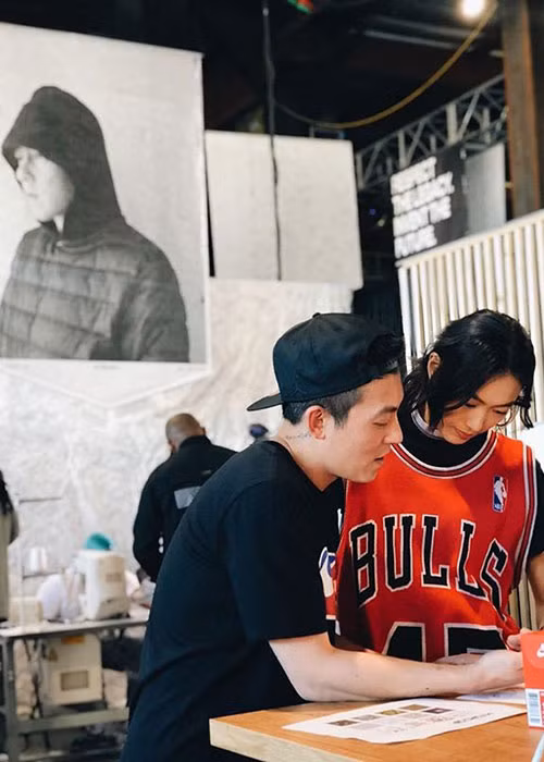 Trần Quán Hy cũng hết lòng ủng hộ Tần Tư Bồi trở lại làm người mẫu sau khi sinh con.