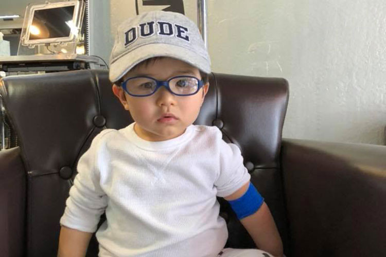 Con trai của Đan Trường theo mẹ đi mua sắm, ăn uống.