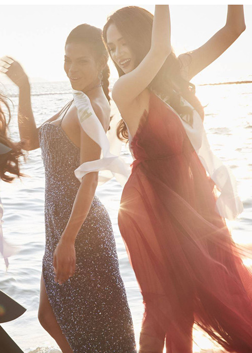 Đại diện Việt Nam còn có những khoảnh khắc tuyệt đẹp bên các thí sinh của cuộc thi Hoa hậu Chuyển giới Quốc tế.