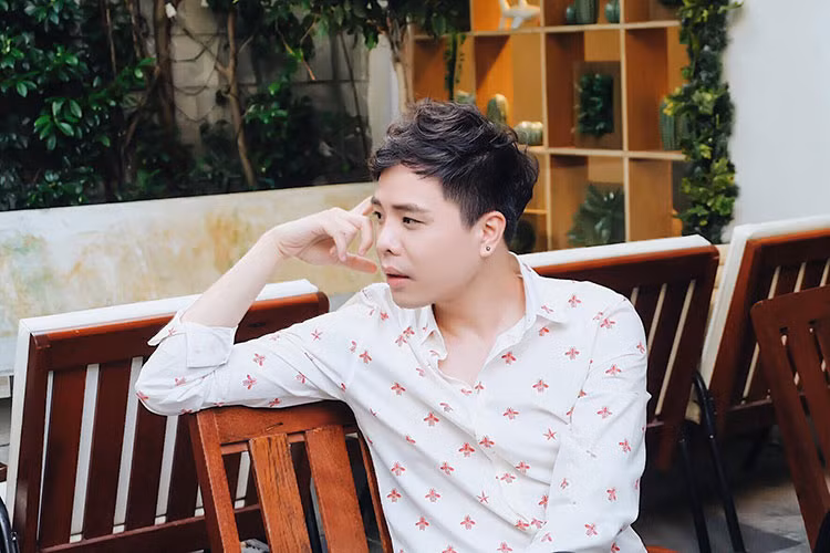 Trịnh Thăng Bình tâm sự: “Từ khi còn nhỏ, tôi thường hay viết trong cuốn sổ những ước mơ của đời mình. Là ước mơ chứ không phải dự định nhé. Vì ước mơ là 1 thứ gì đó rất to lớn, có khi thiếu may mắn cả đời mình cũng chưa chắc thực hiện được. Và hôm nay... lần đầu tôi nhìn thấy mình trên màn ảnh lớn cho 1 vai diễn lớn, không phải vai quần chúng khách mời như mấy phim trước đây mà tôi đã tham gia. Lại 1 ước mơ trong cuốn sổ đấy được thực hiện. Để thực hiện được ước mơ thực sự không dễ dàng, mình cũng đã từng bị từ chối, bị quay lưng, xem thường. Nhưng đừng bao giờ từ bỏ giấc mơ của mình vì chúng ta sống là để thực hiện những ước mơ”.