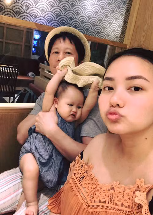 Hình ảnh bình yên của gia đình Phan Như Thảo.