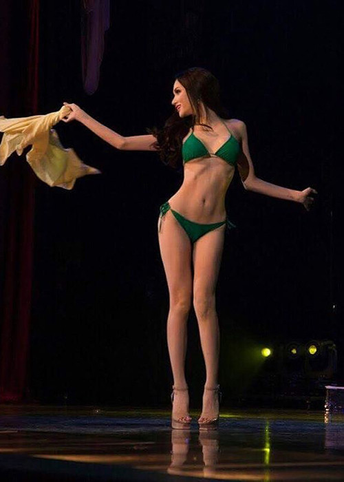 Hình ảnh Hương Giang Idol nữ tính với trang phục áo tắm.