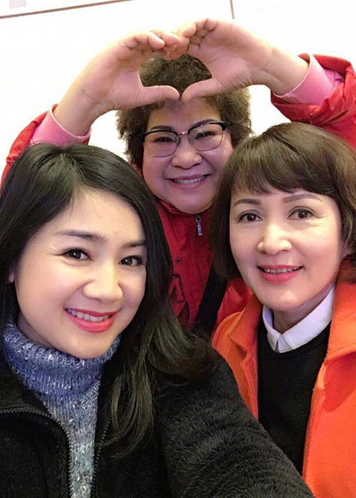 Nghệ sĩ Thu Hà, Minh Vượng và Minh Hòa thân thiết ngoài đời.