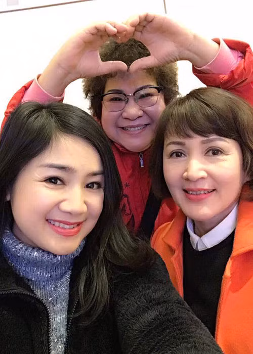 Nghệ sĩ Thu Hà, Minh Vượng và Minh Hòa thân thiết ngoài đời.