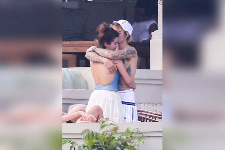 Tháng 2 vừa qua, Justin và Selena vẫn còn mặn nồng bên nhau tại đám cưới của bố Justin. Ảnh: Radaronline