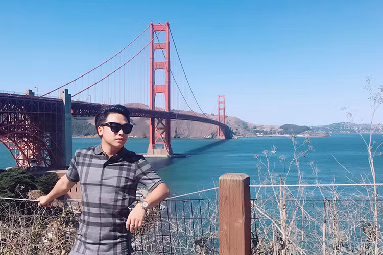 Bạn trai của Hòa Minzy sinh năm 1989, không hoạt động trong giới giải trí. Ảnh: FBNV