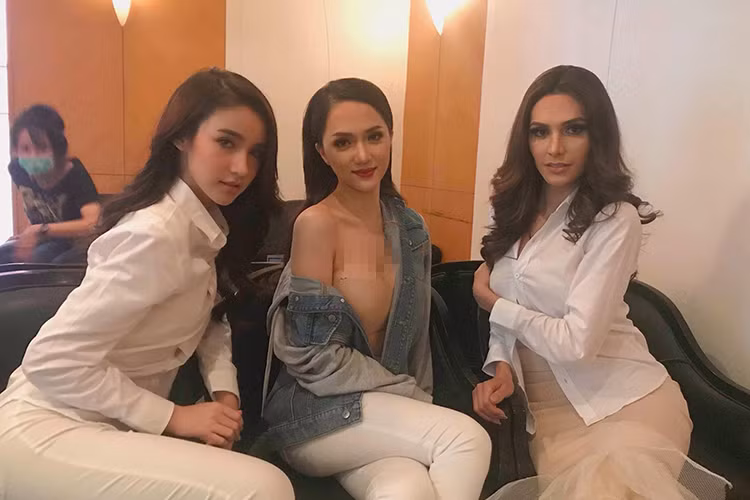 Đại diện Thái Lan sinh năm 1997, kém Hương Giang 6 tuổi.