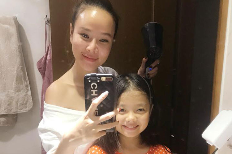 Dương Yến Ngọc tâm sự: “Con gái sắp thành thiếu nữ rồi, 8 năm nữa con được 18 tuổi, lúc đó mẹ sẽ làm gì nhỉ. Hồi hộp quá trời”.