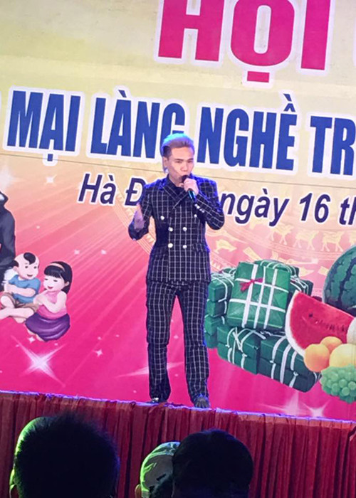 Châu Việt Cường thường xuyên chạy show hội chợ - nơi âm thanh, ánh sáng hạn chế và sân khấu không lớn.