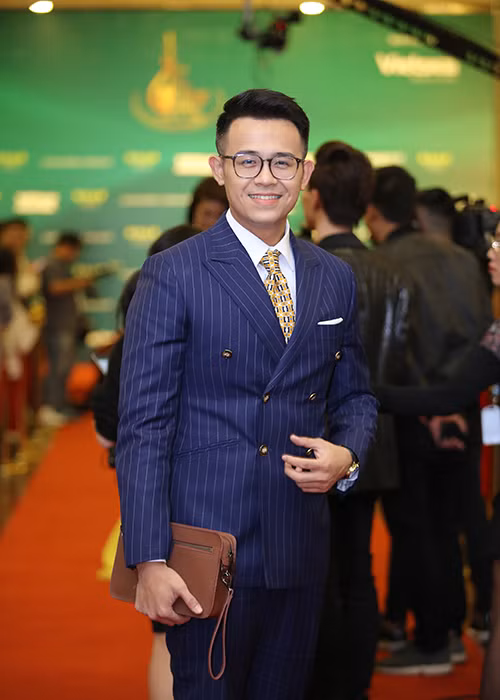 MC Đức Bảo tươi rói tại sự kiện. Sắp tới đây, anh sẽ làm đám cưới với nữ BTV xinh đẹp Bùi Phương Thảo.