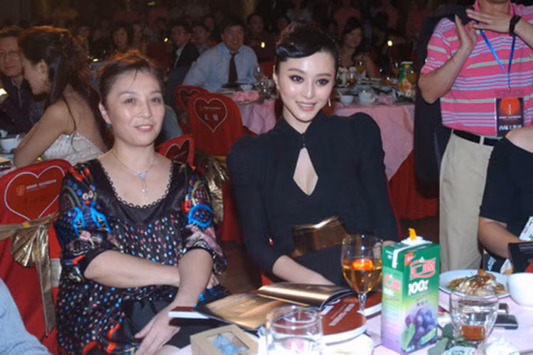 Mẹ của Phạm Băng Băng tên Trương Truyền Mỹ. Bà từng là một diễn viên múa. Ảnh: Sina