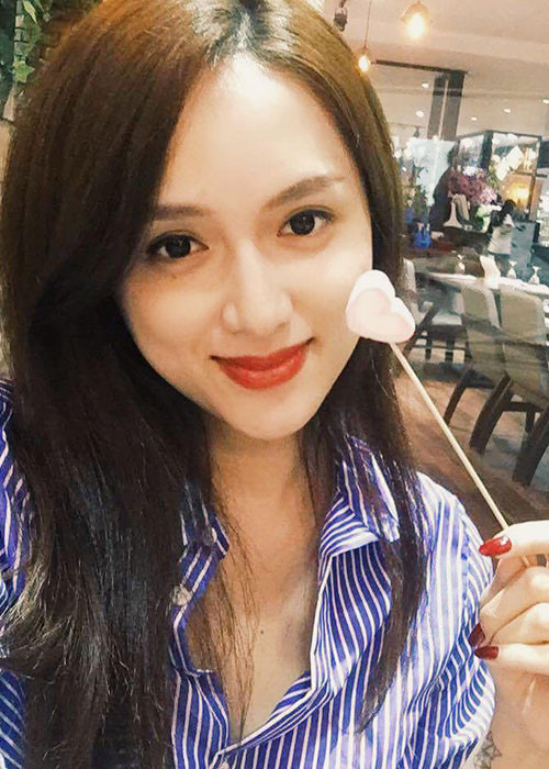 Ngoài đời, tân Hoa hậu Chuyển giới Quốc tế là một cô gái rất nhí nhảnh, đáng yêu.