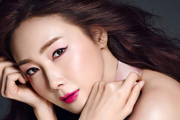 Choi Ji Woo vừa bất ngờ thông báo về đám cưới của cô vào chiều ngày 29/3.