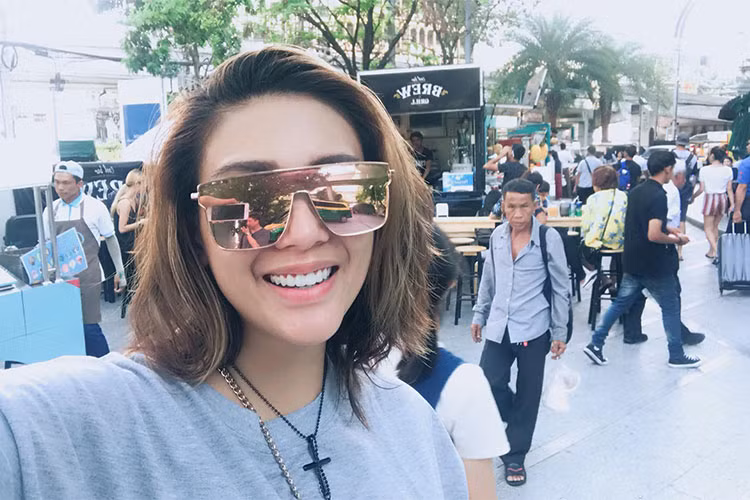 Võ Hoàng Yến tươi rói tại Thái Lan.