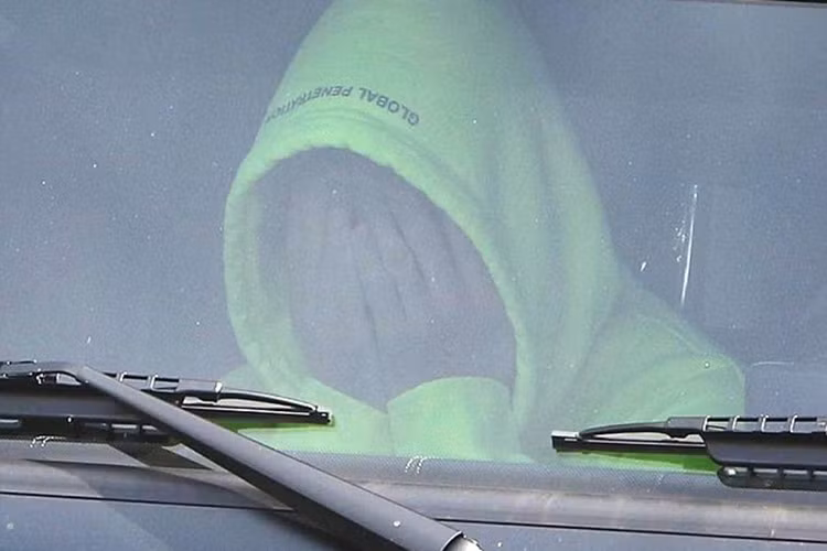 Cách đây ít ngày, Justin xuất hiện buồn bã sau tin đồn chia tay Selena. Mối quan hệ của cặp đôi này vốn tốn không ít giấy mực khi liên tục chia tay rồi tái hợp. Ảnh: Dailymail