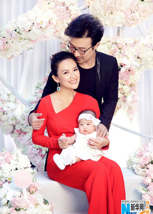 Năm 2015, Chương Tử Di kết hôn với Uông Phong và sinh con gái Tỉnh Tỉnh cùng năm. Ảnh: Tân hoa xã