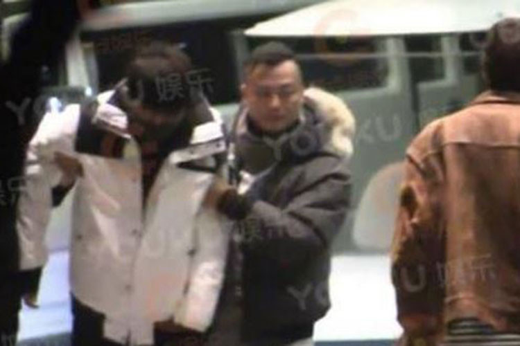 Nam diễn viên còn lộ hình ảnh say khướt sau scandal của vợ. Ảnh: Yoku