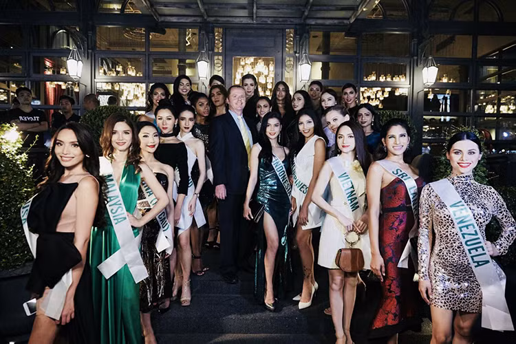 Đại diện Việt Nam tự tin đọ sắc cùng các người đẹp chuyển giới đến từ khắp nơi trên thế giới.