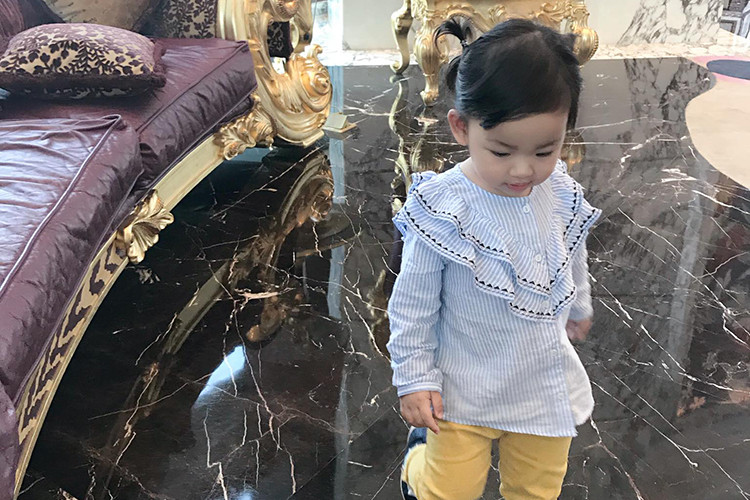 Con gái của Á hậu Trà My xinh xắn, dễ thương.