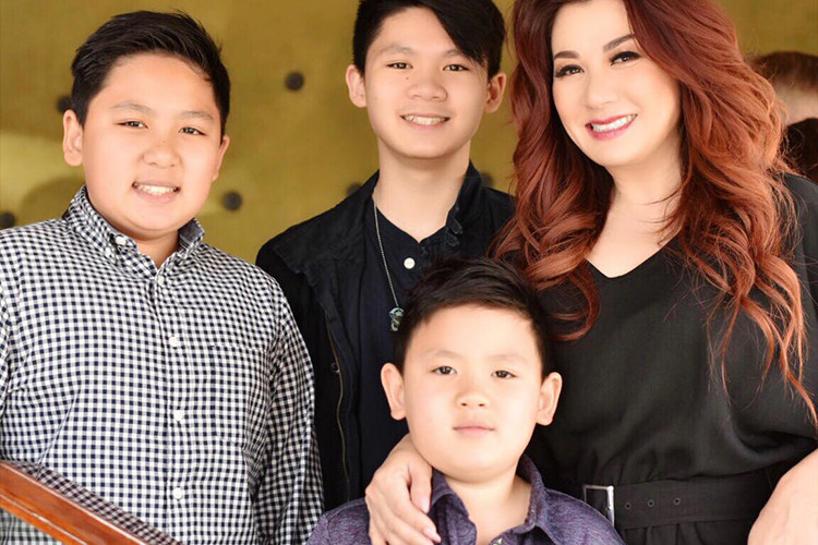 Hỏi đùa về việc tái hợp Bằng Kiều, Trizzie Phương Trinh không nhận được sự đồng ý từ các con trai.