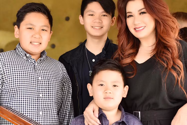 Hỏi đùa về việc tái hợp Bằng Kiều, Trizzie Phương Trinh không nhận được sự đồng ý từ các con trai.