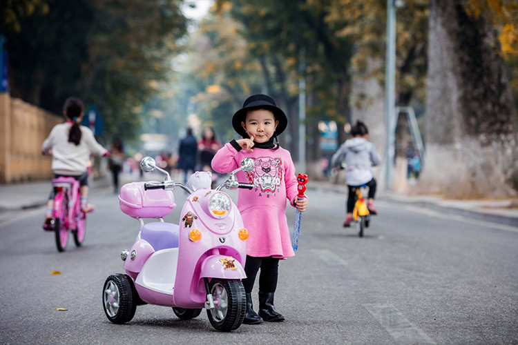 Con gái đầu lòng của Trang Nhung sở hữu nhiều nét đẹp từ mẹ, đặc biệt là làn da trắng và đôi mắt to tròn.