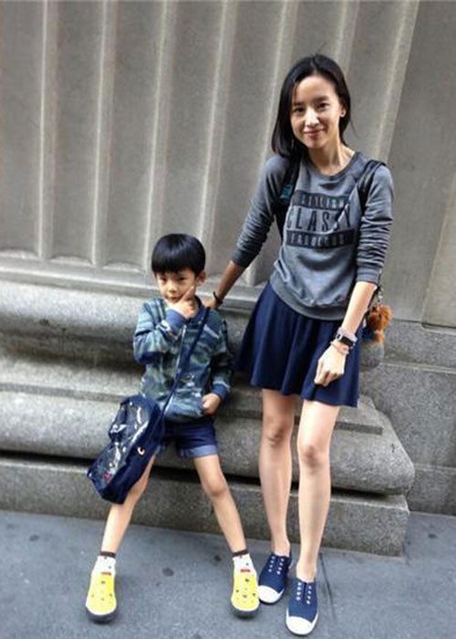 Năm 2017, Đổng Khiết được cho là bán nhà ở Bắc Kinh và chuyển về quê sống cùng bố mẹ và con trai. Ảnh: Sina