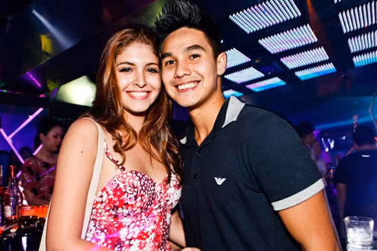 Năm 2015, Andrea lại bị Baggio tố phá hoại gia đình khiến anh mất con. Ảnh: Zing