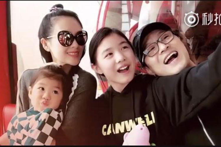 Bỏ mặc những thị phi, Chương Tử Di vẫn kết hôn và sinh con cho Uông Phong. Ảnh: Weibo