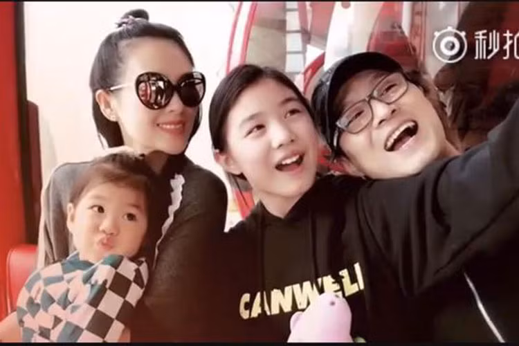 Bỏ mặc những thị phi, Chương Tử Di vẫn kết hôn và sinh con cho Uông Phong. Ảnh: Weibo