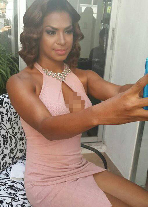 Barbie hiện làm người mẫu tại quê nhà. Tuy nhiên, cô có mơ ước trở thành một bác sĩ.