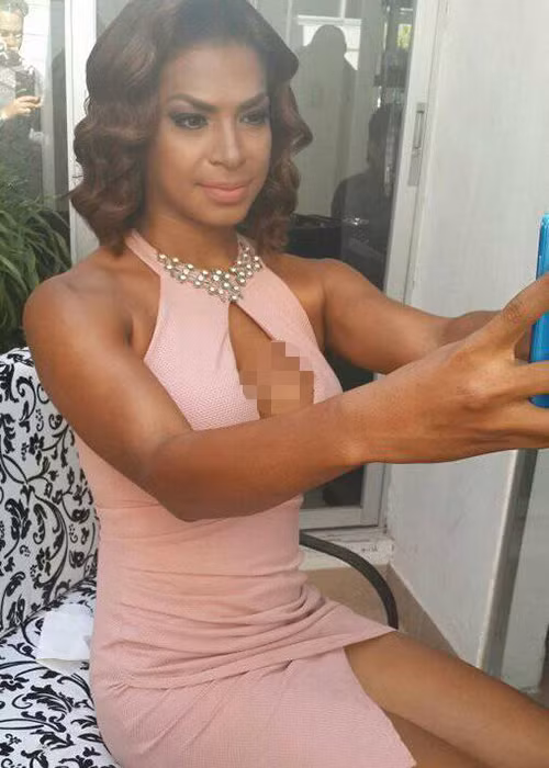 Barbie hiện làm người mẫu tại quê nhà. Tuy nhiên, cô có mơ ước trở thành một bác sĩ.