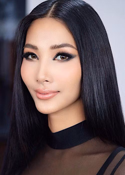 Hoàng Thùy tâm sự: “Muốn sống và suy nghĩ lạc quan cũng không được”.