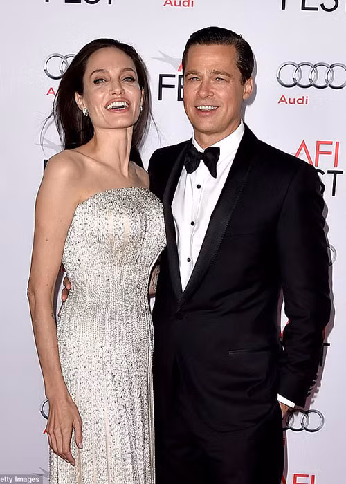 Angelina Jolie và Brad Pitt hiện đều có cuộc sống riêng nên khó có khả năng cả hai tái hợp. Ảnh: Dailymail