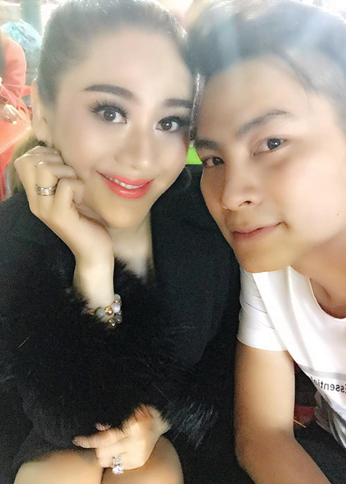 Lâm Khánh Chi và Trần Phi Hùng về chung một nhà vào cuối tháng 12/2017.