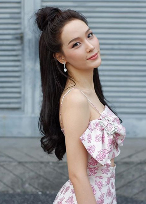 Mo sở hữu nhan sắc nữ tính, quyến rũ sau khi chuyển giới.