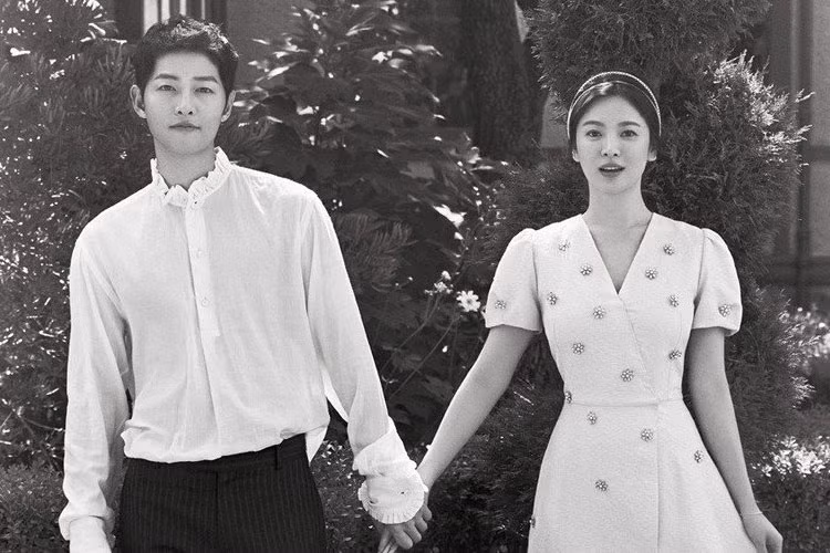 Bằng sự chân thành, Song Joong Ki chinh phục Song Hye Kyo thành công. Cả hai còn nên duyên vợ chồng vào tháng 10/2017.