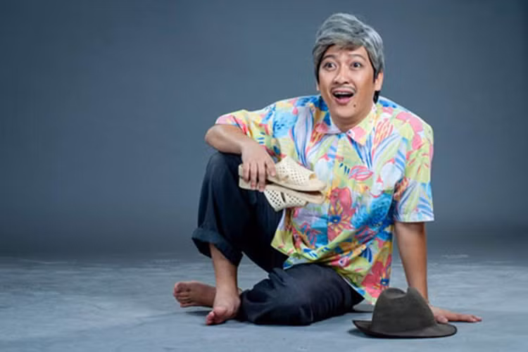 Sự nghiệp của Trường Giang có bước ngoặt lớn vào năm 2011 khi anh tham gia viết kịch bản và diễn xuất trong tiểu phẩm “Khó” trong liveshow của Đàm Vĩnh Hưng. Ảnh: Người lao động