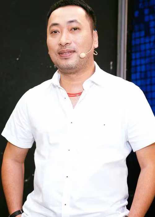 Đạo diễn Nguyễn Quang Dũng sinh năm 1978. Anh là con trai thứ hai của nhà văn Nguyễn Quang Sáng. Ảnh: FBNV