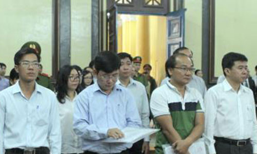 Các bị cáo nguyên là lãnh đạo Navibank hầu tòa sáng 28/2. Ảnh: Thành Chung/TTXVN