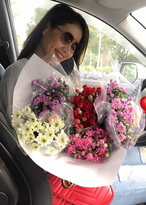 Thân Thúy Hà tươi rói ngày cuối tuần là một trong những tin tức sao Việt trong ngày 24/3.