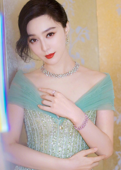 Phạm Băng Băng cho hay, cô và Lý Thần đều đang bận rộn với công việc và sẽ tổ chức đám cưới vào thời điểm thích hợp. Ảnh: Sina