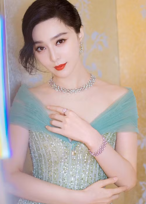 Phạm Băng Băng cho hay, cô và Lý Thần đều đang bận rộn với công việc và sẽ tổ chức đám cưới vào thời điểm thích hợp. Ảnh: Sina