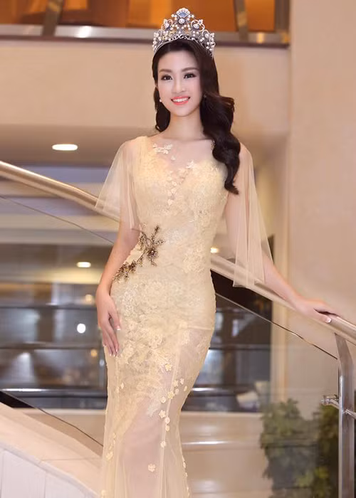 Sau khi đăng quang, Mỹ Linh tham gia các hoạt động với cương vị mới.